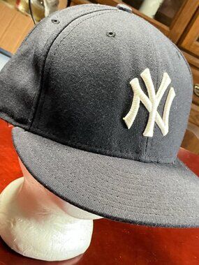 NWTs Retro Style New York Yankees Navy White MLB Baseball Fitted Cap (Sz 7 3/8)